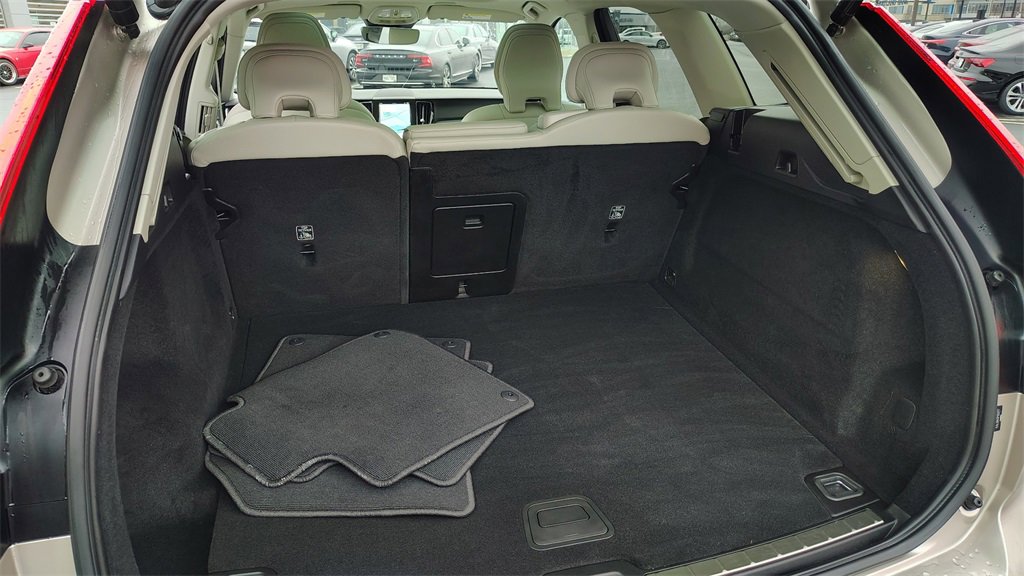 Certified 2023 Volvo XC60 B5 Core w/ Climate Package image 29