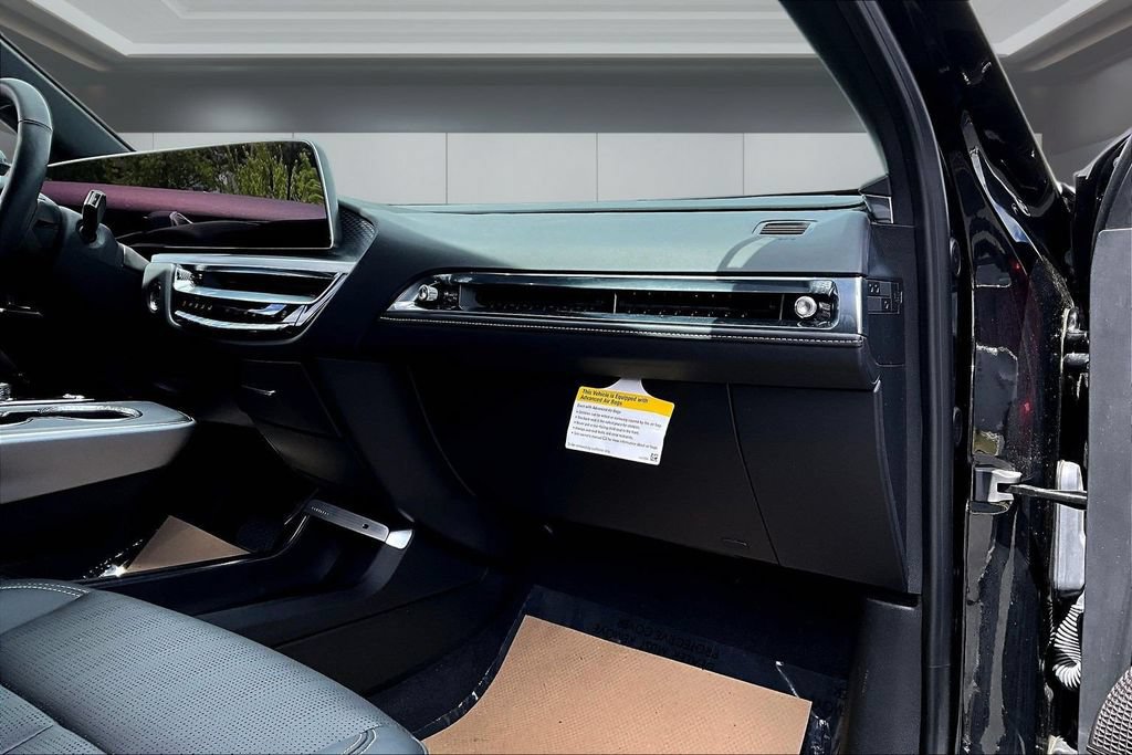 Certified 2024 Cadillac Lyriq Luxury AWD/4WD image 26