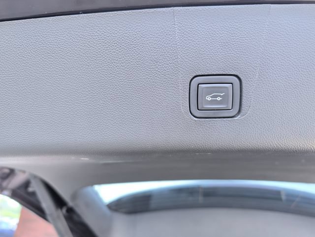 Used 2023 Chevrolet Traverse LT FWD image 31