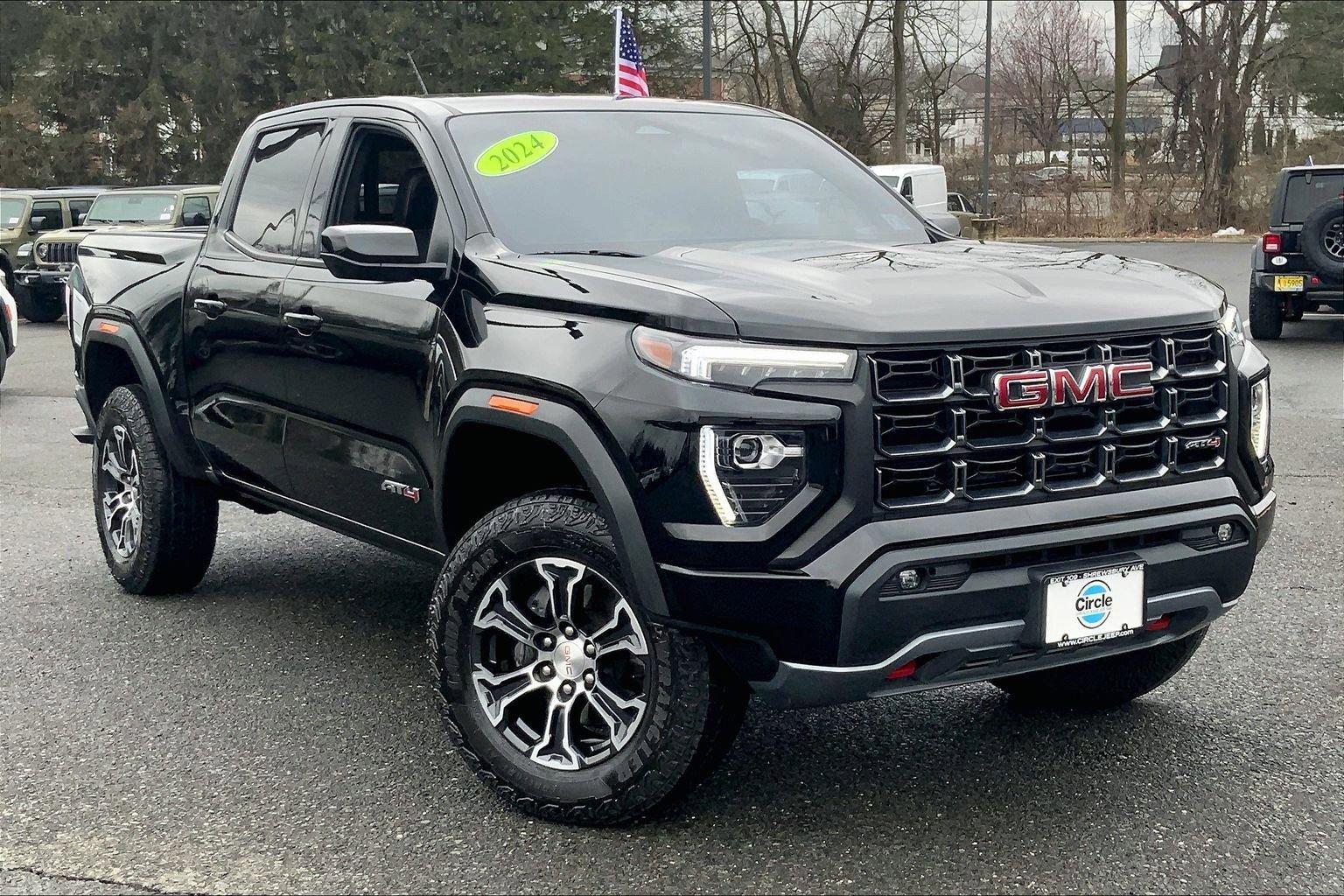 Used 2024 GMC Canyon AT4 AWD/4WD image 2