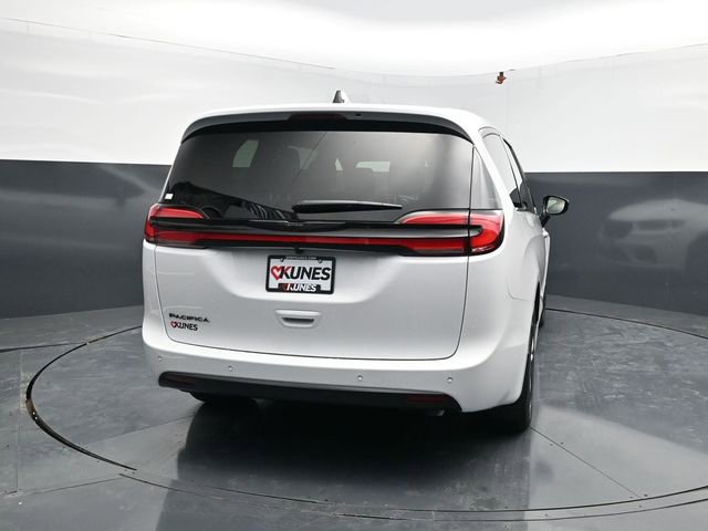 New 2026 Chrysler Pacifica Select image 8