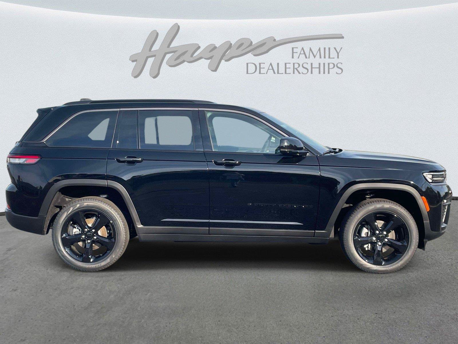 New 2026 Jeep Grand Cherokee Limited w/ Limited Altitude Package AWD/4WD image 3