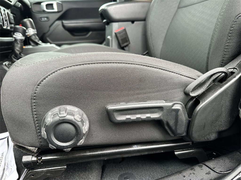 Used 2023 Jeep Gladiator Sport image 12