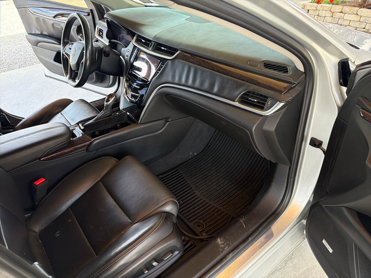 Used 2015 Cadillac XTS Luxury w/ Driver Awareness Package FWD image 16