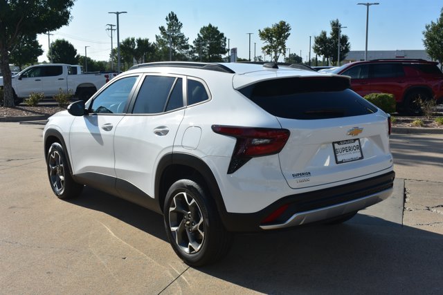 Used 2025 Chevrolet Trax LT w/ LT Convenience Package FWD image 9