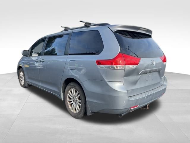 Used 2011 Toyota Sienna XLE image 37