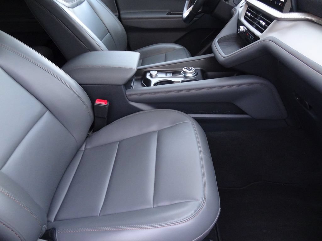 Used 2026 Ford Explorer Active w/ Active Comfort Package AWD/4WD image 16