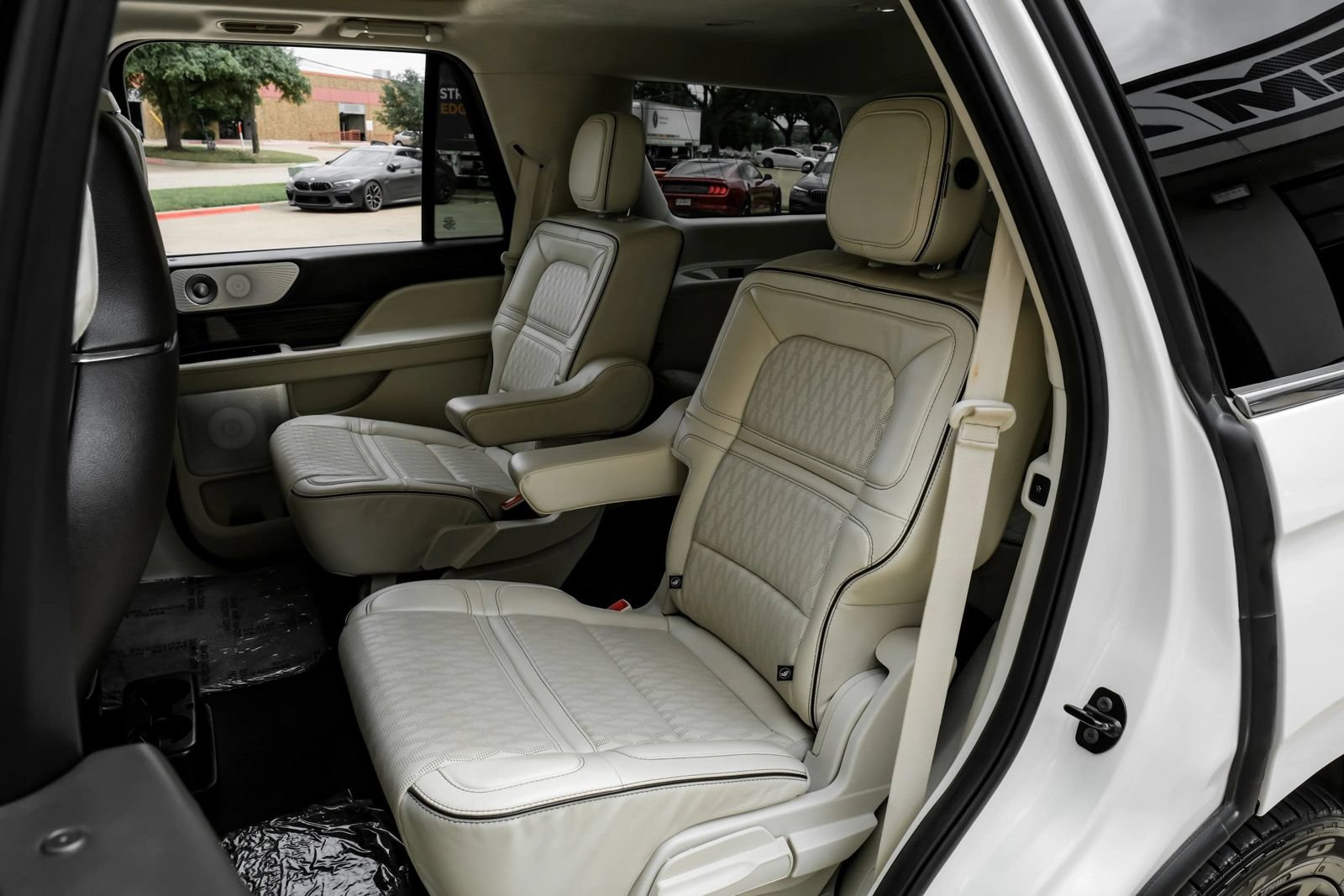 Used 2020 Lincoln Navigator Black Label w/ Cargo Convenience Package AWD/4WD image 39