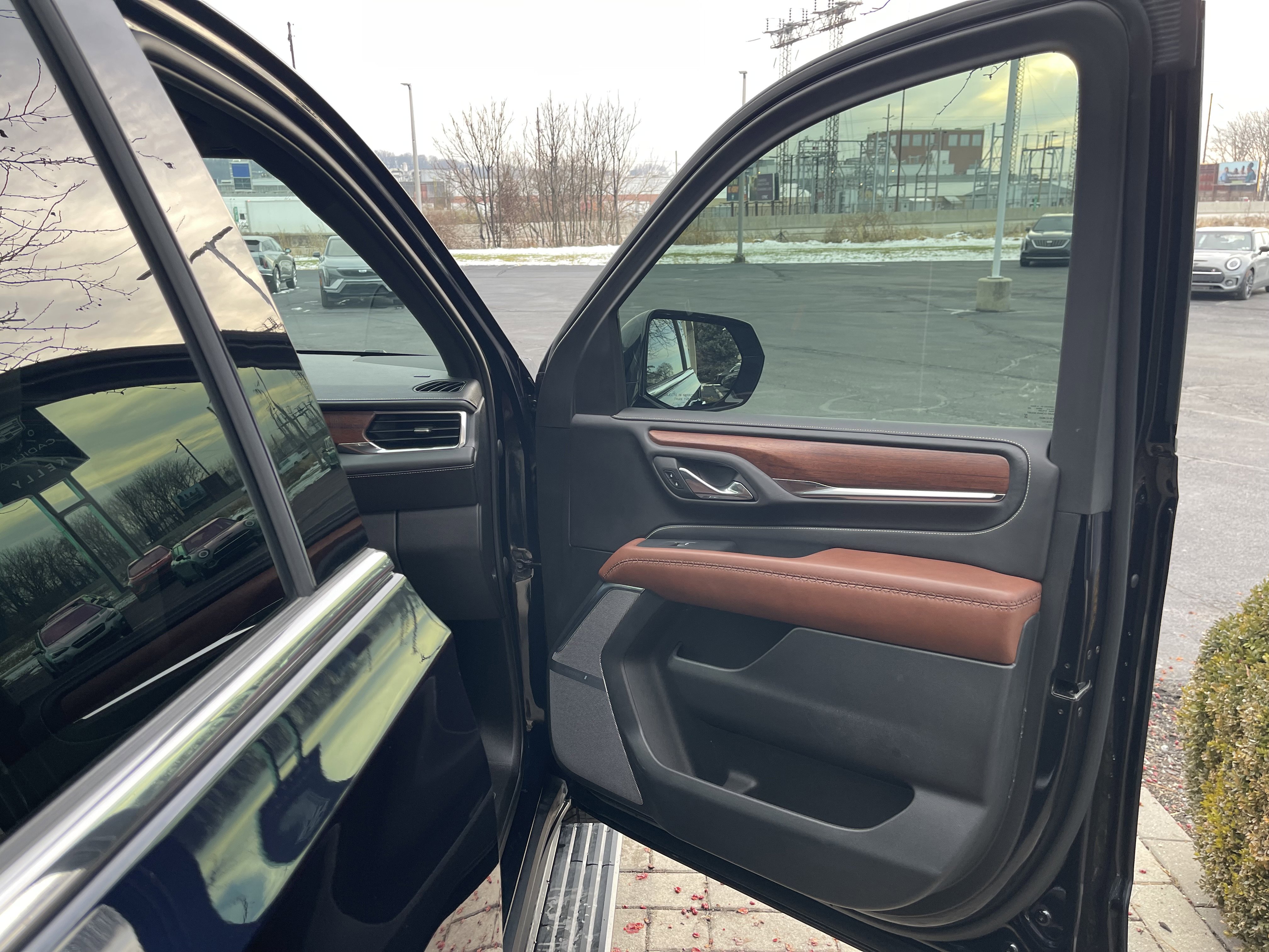 Used 2023 GMC Yukon Denali Ultimate image 24