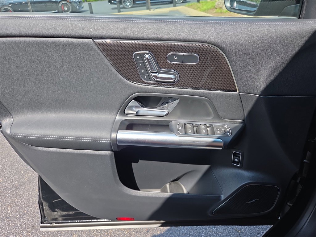 New 2025 Mercedes-Benz GLA 35 AMG 4MATIC image 17