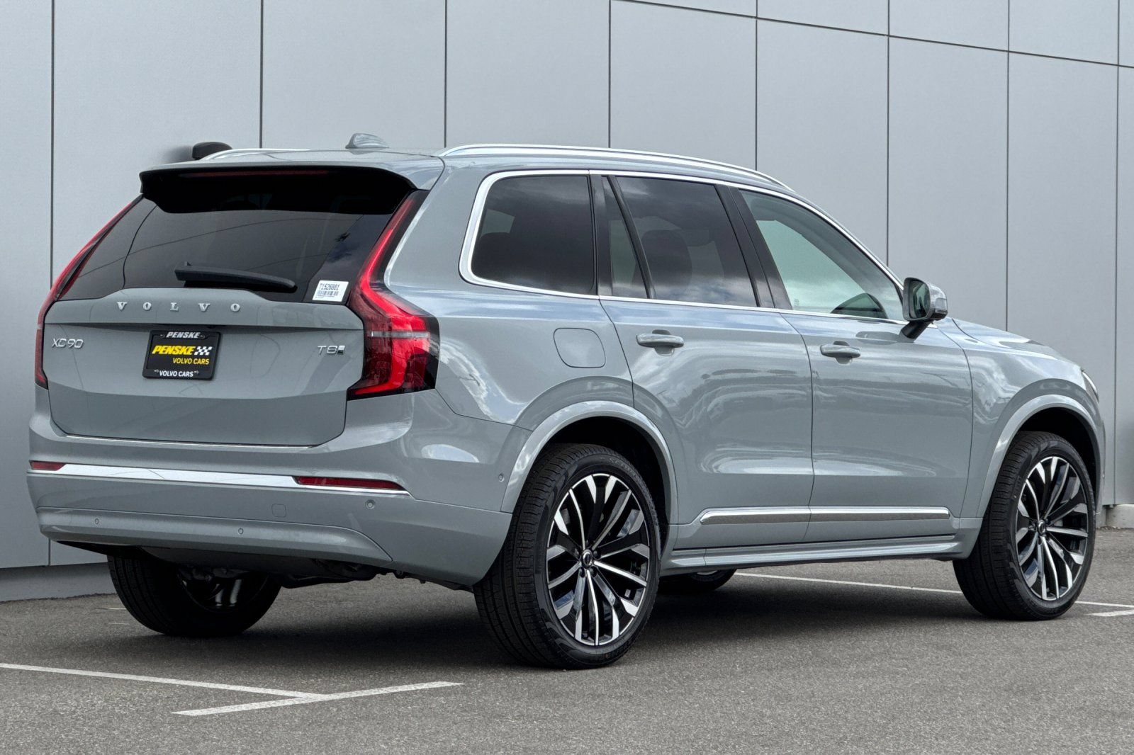 New 2026 Volvo XC90 T8 Plus w/ Protection Package AWD/4WD image 5