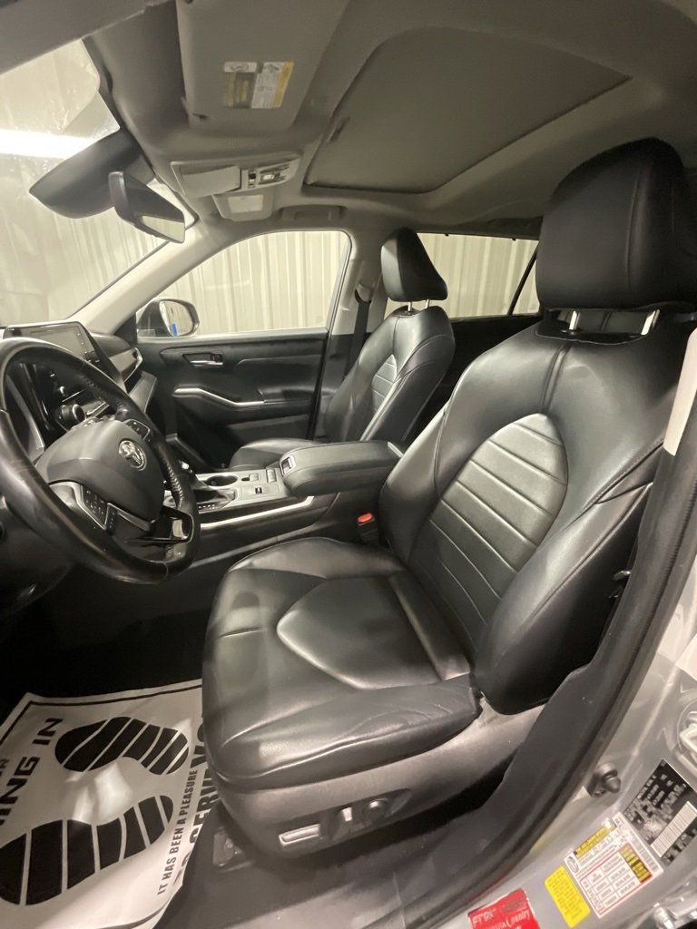 Used 2021 Toyota Highlander XLE image 10