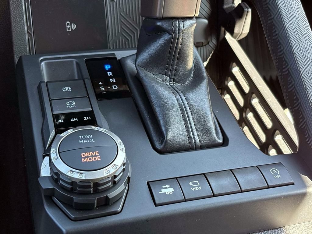 Used 2025 Toyota Tacoma Limited AWD/4WD image 29