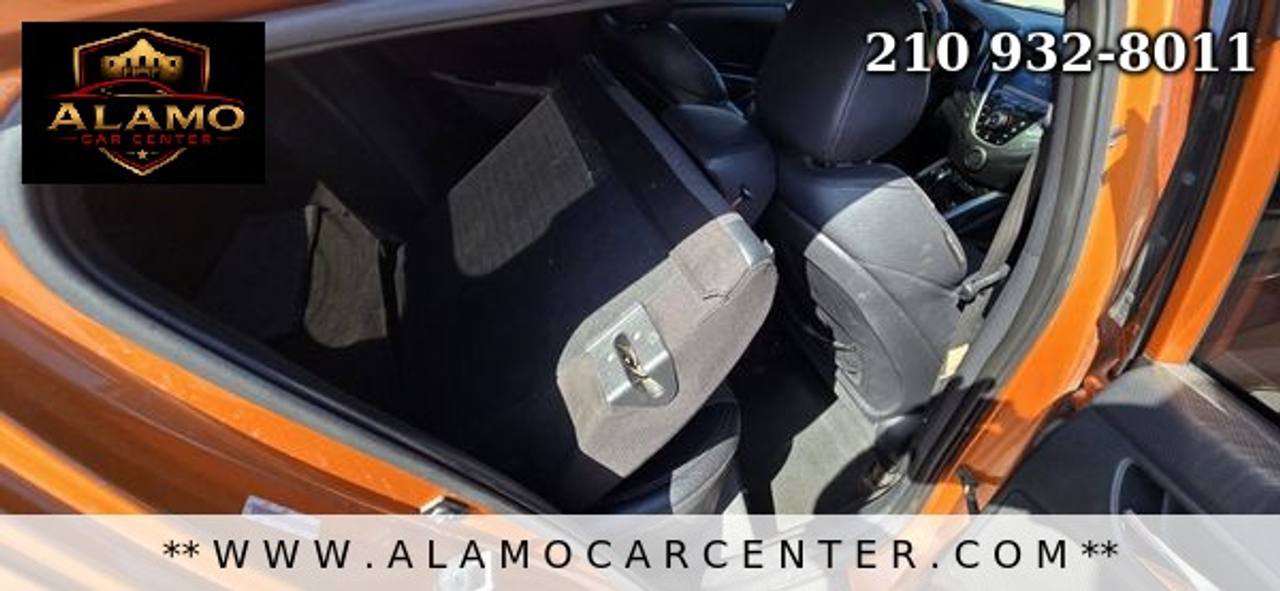 Used 2013 Hyundai Veloster w/ Style Pkg FWD image 19