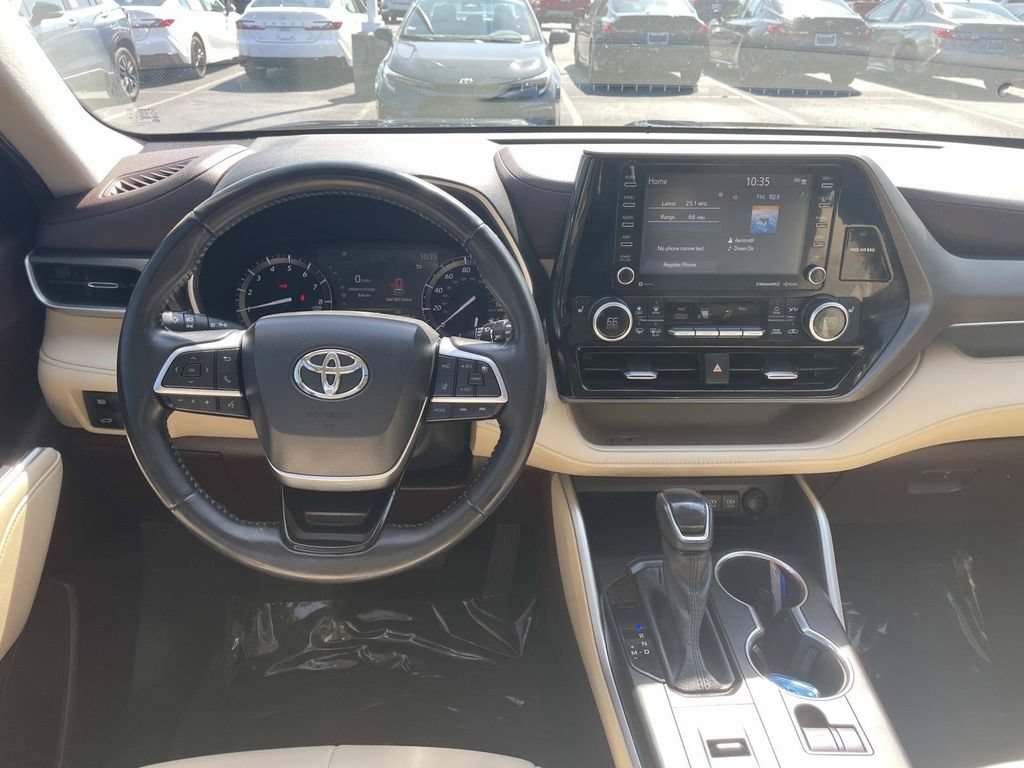 Used 2021 Toyota Highlander XLE FWD image 18