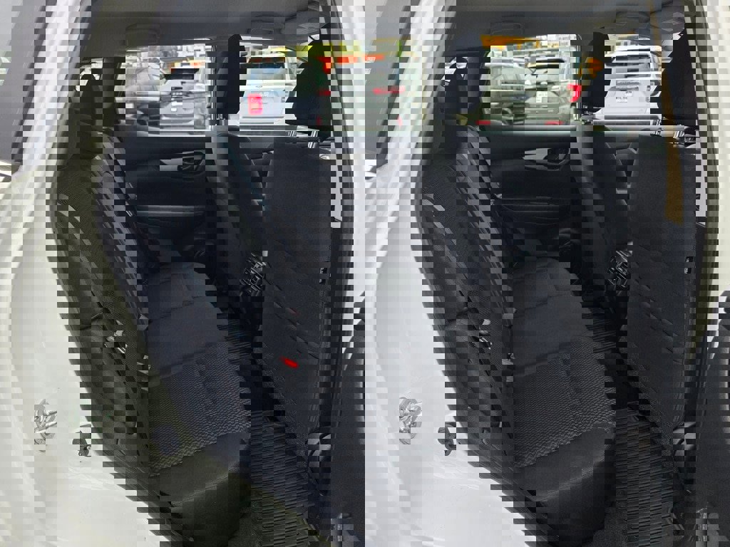 Used 2022 Nissan Rogue Sport S image 21