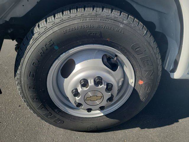 New 2024 Chevrolet Express 4500 Extended w/ Power Convenience Package RWD image 27