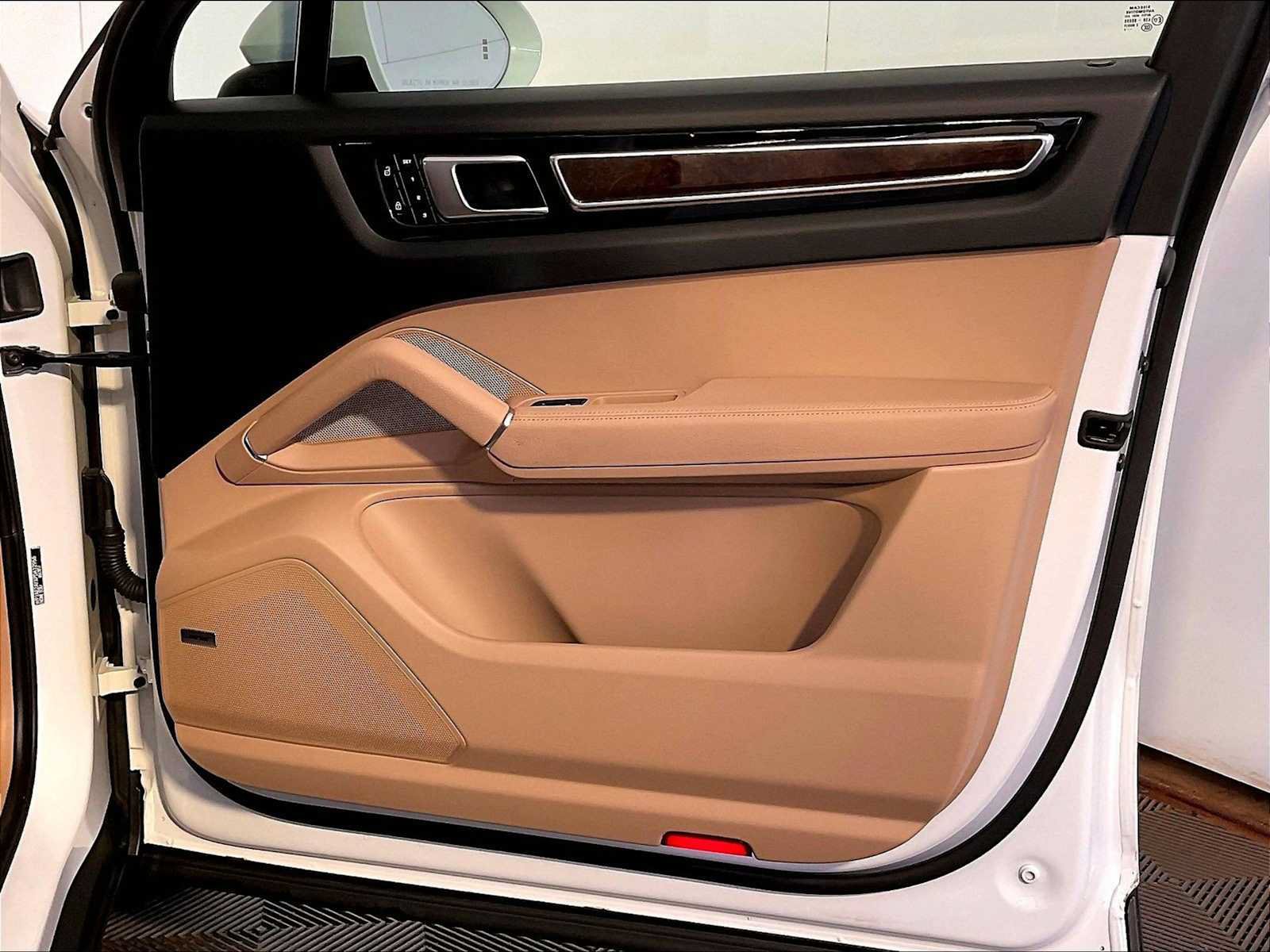 Certified 2023 Porsche Cayenne Platinum Edition AWD/4WD image 26