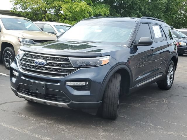 Used 2022 Ford Explorer XLT w/ Equipment Group 202A AWD/4WD image 2