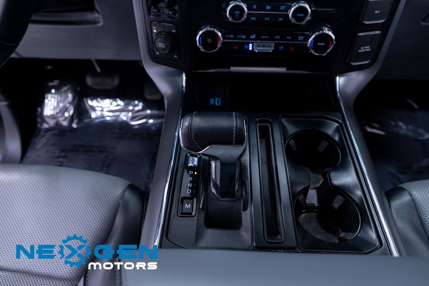 Used 2023 Ford F150 Lariat w/ Trailer Tow Package image 17