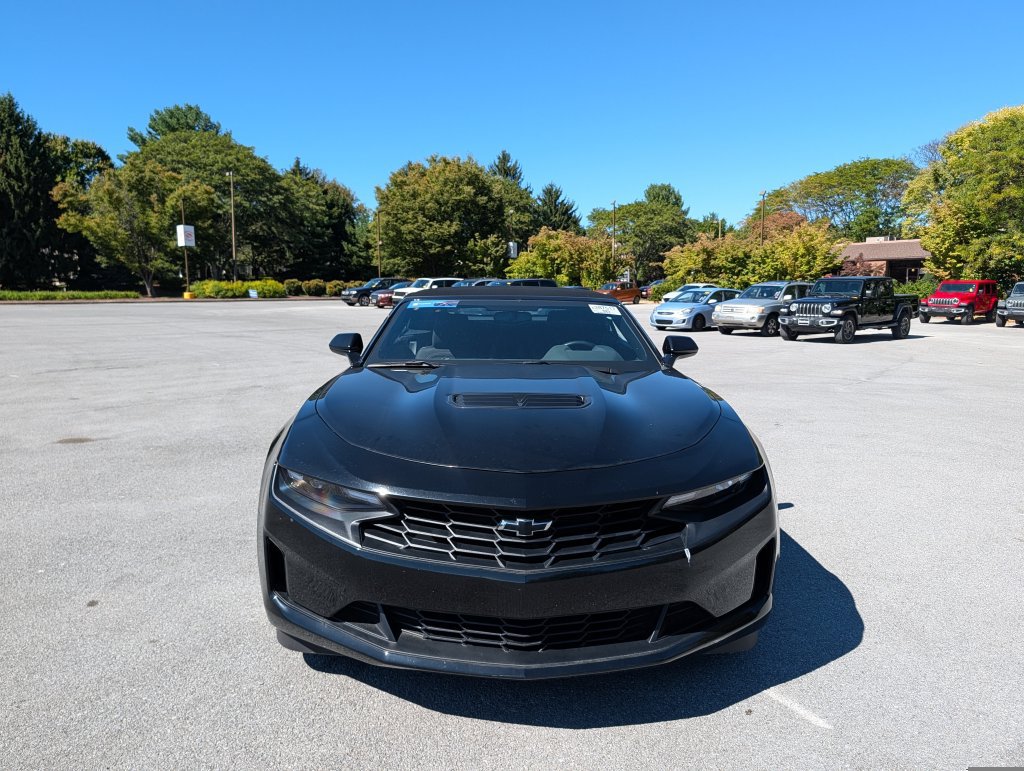 Used 2023 Chevrolet Camaro LT w/ Technology Package RWD image 5
