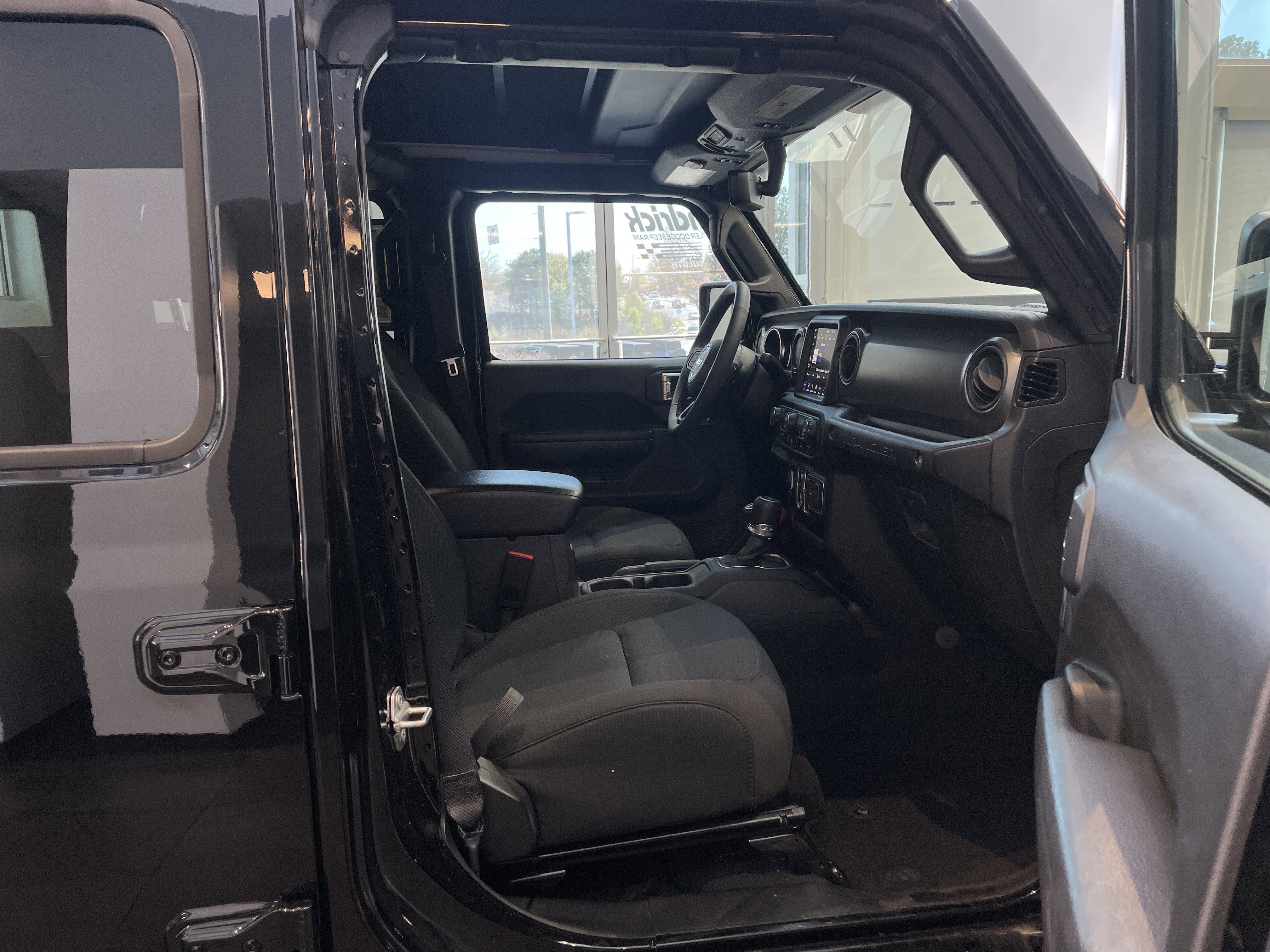 Used 2023 Jeep Wrangler Unlimited w/ Sun & Screen Package image 61