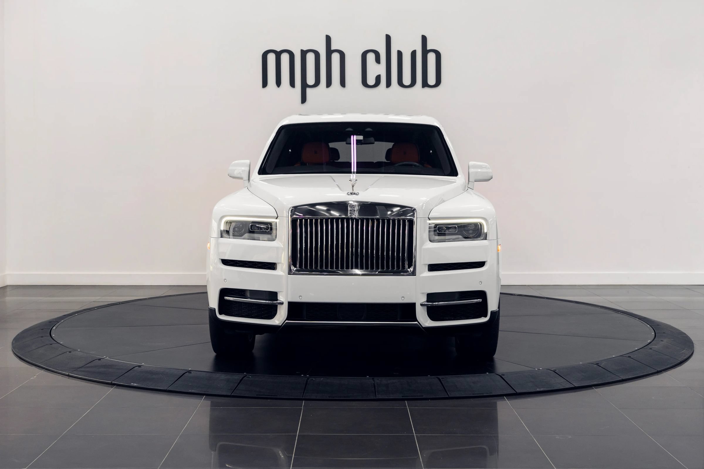 Used 2021 Rolls-Royce Cullinan AWD/4WD image 2