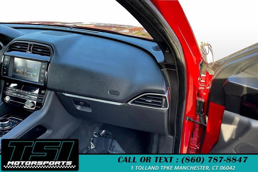 Used 2018 Jaguar F-PACE Premium image 17