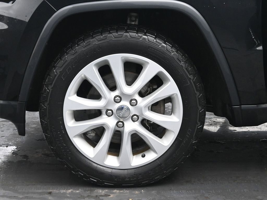 Used 2017 Jeep Grand Cherokee Limited image 33