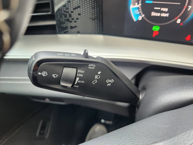 Used 2025 Volkswagen Tiguan SE AWD/4WD image 24