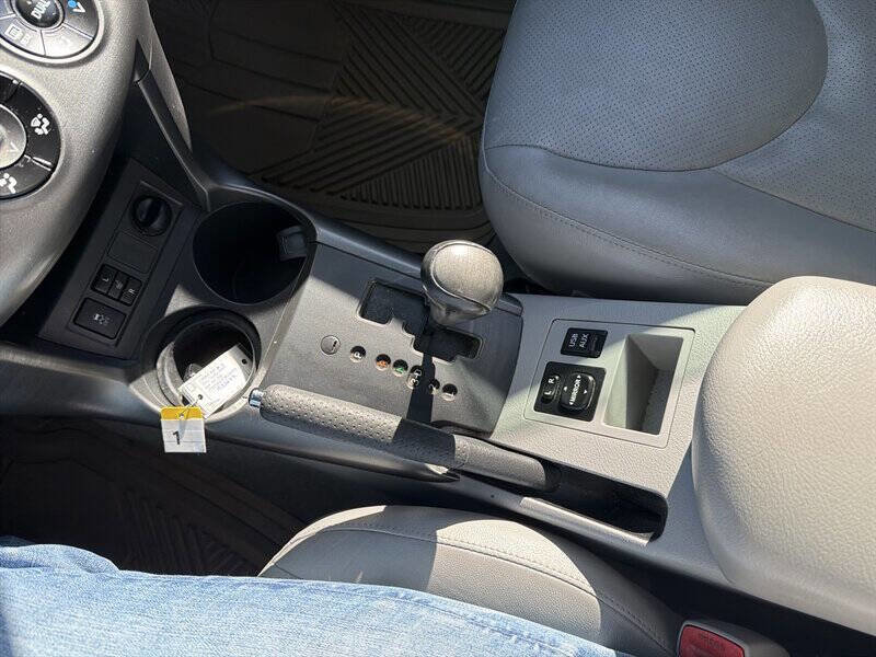 Used 2012 Toyota RAV4 Limited image 29