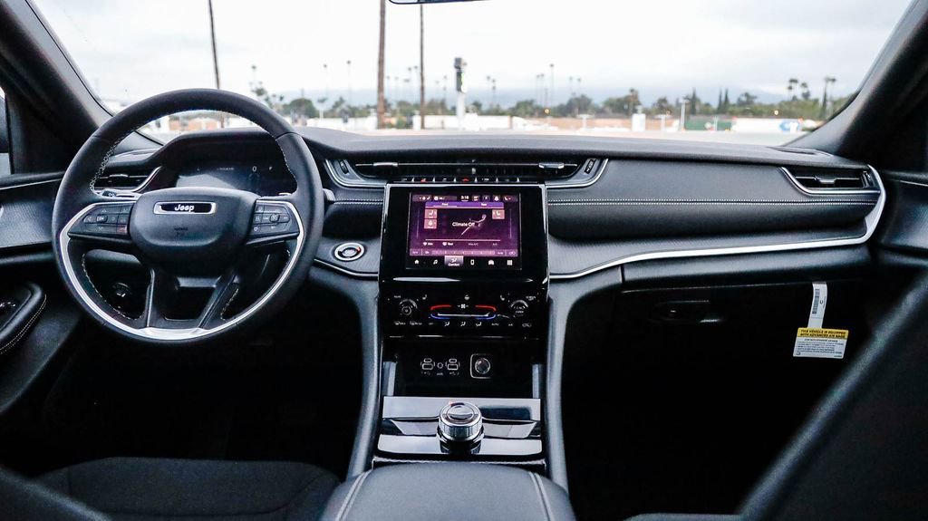 New 2025 Jeep Grand Cherokee L Laredo w/ Luxury Tech Group I image 13