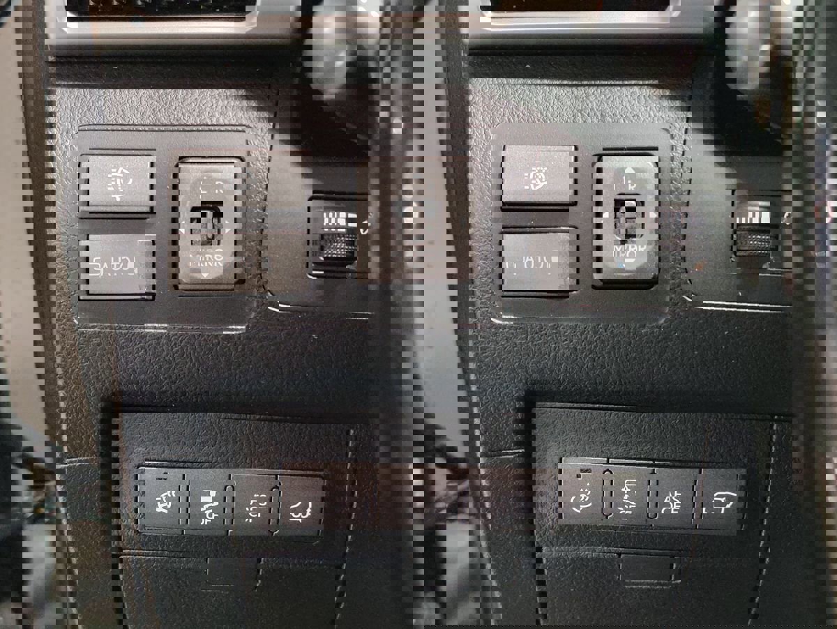 Used 2015 Lexus LX 570 4WD w/ Luxury Package image 33