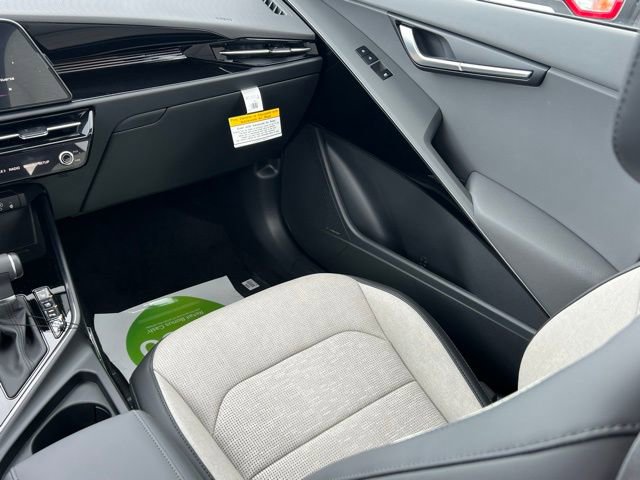 New 2025 Kia Niro SX Touring image 19