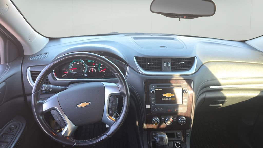 Used 2017 Chevrolet Traverse LT w/ Style and Technology Package image 11