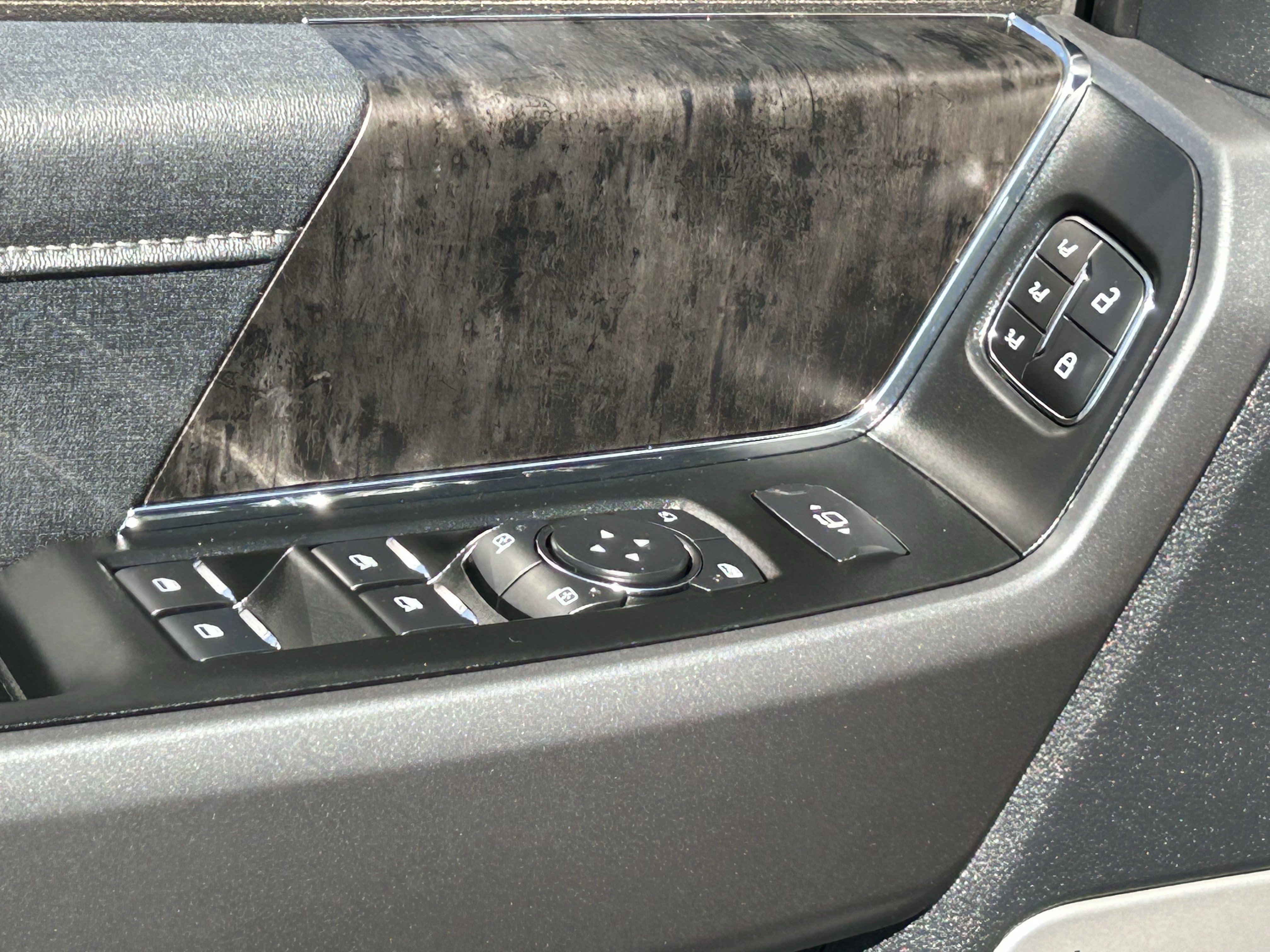 Used 2025 Ford F250 Lariat AWD/4WD image 19