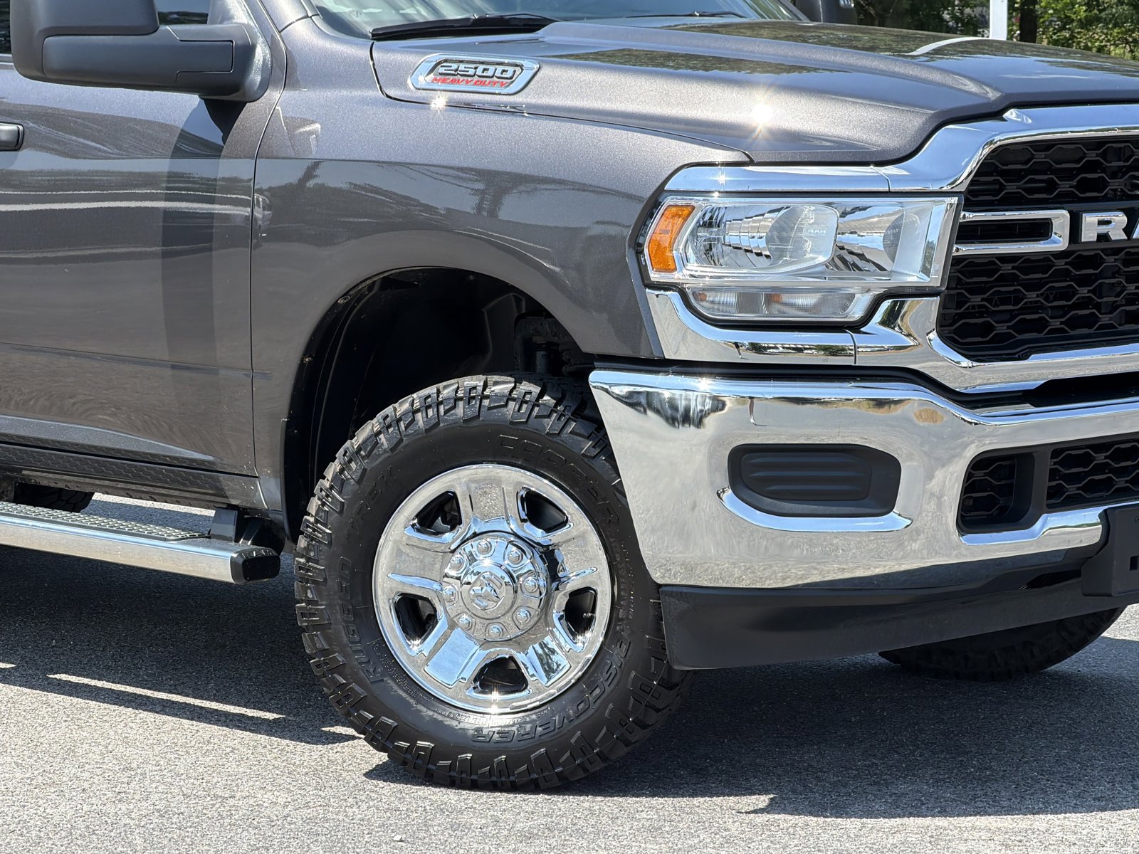 Used 2024 RAM 2500 Tradesman w/ Chrome Appearance Group AWD/4WD image 3