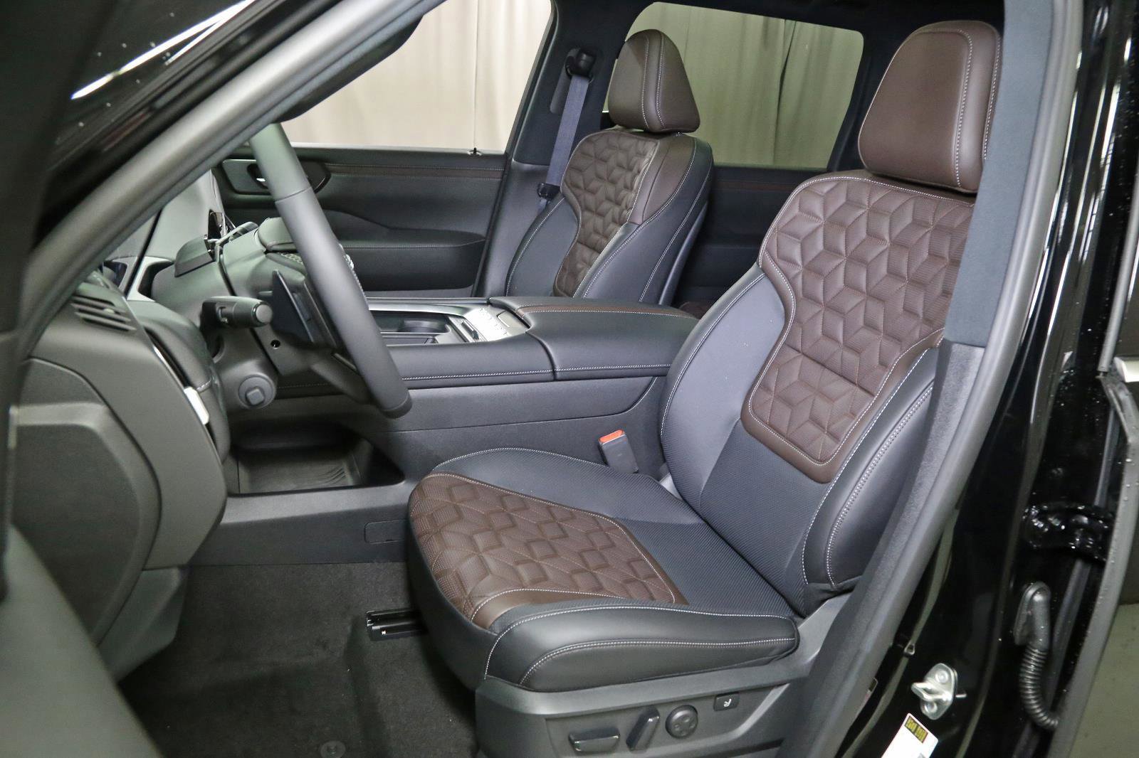 New 2026 Nissan Armada Platinum Reserve w/ Convenience Package image 4