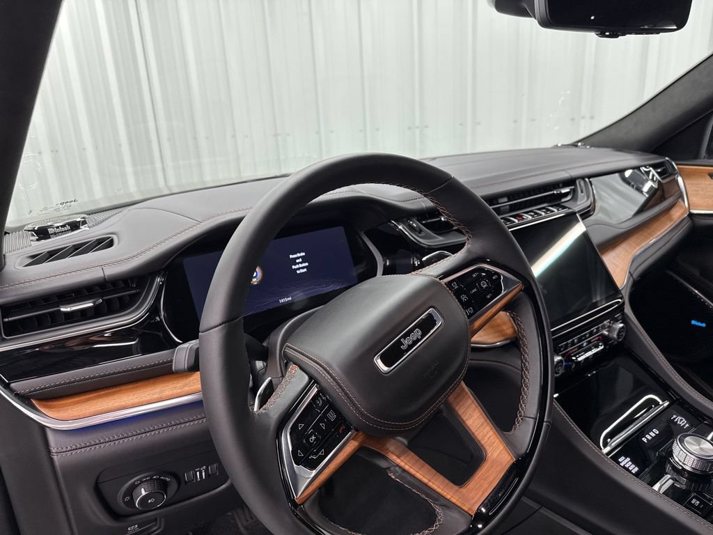 Used 2025 Jeep Grand Cherokee Summit AWD/4WD image 22