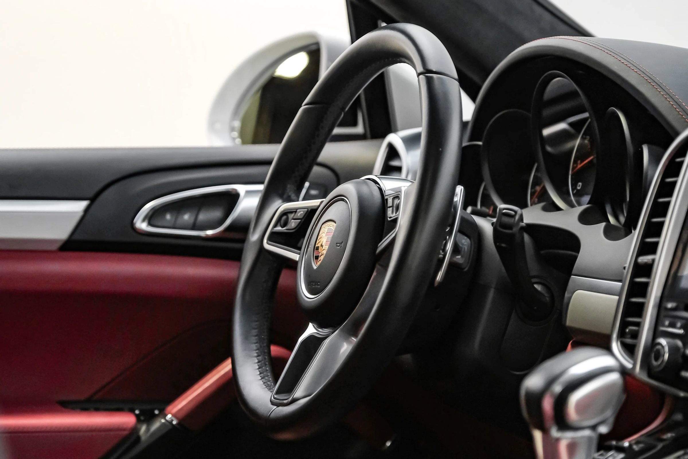 Used 2017 Porsche Cayenne GTS image 8