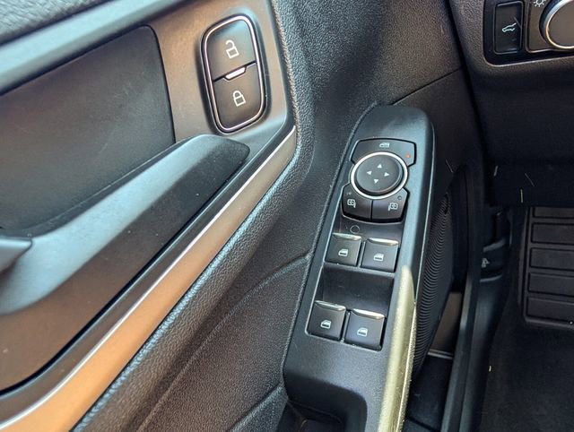 Used 2022 Ford Escape SE w/ SE Sport Appearance Package image 32