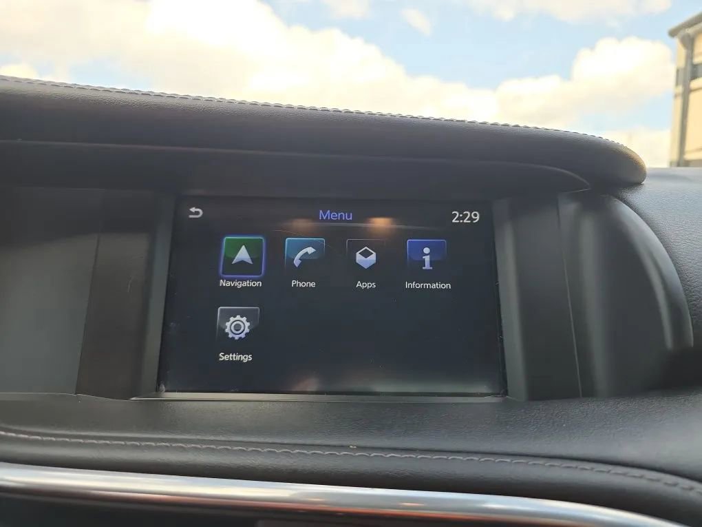 Used 2017 INFINITI QX30 Premium w/ Technology Package image 32