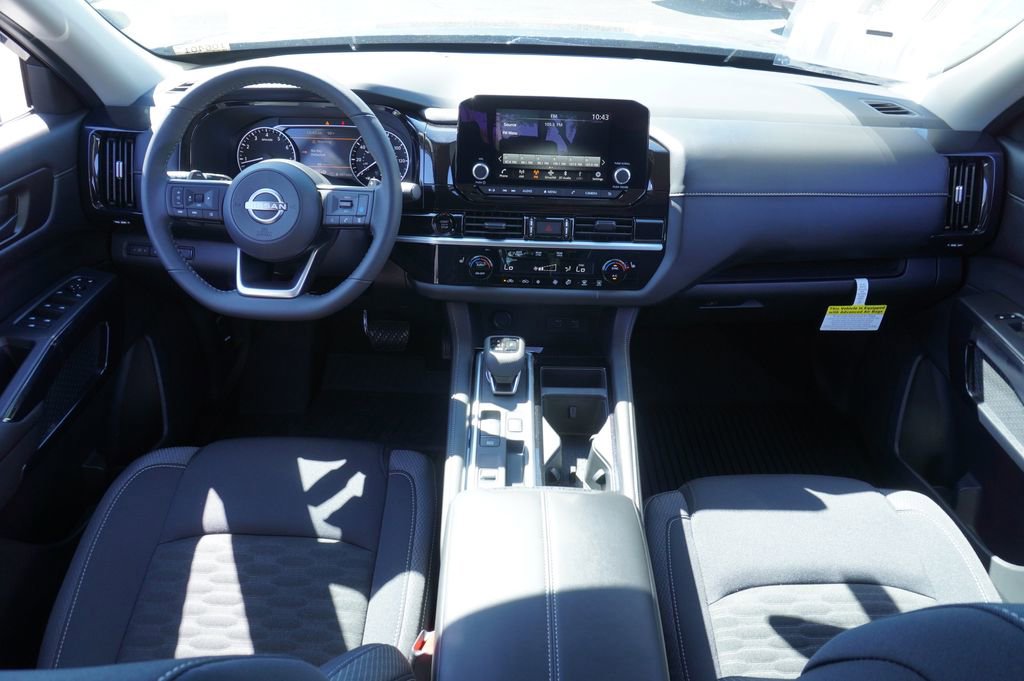 New 2025 Nissan Pathfinder SV image 12