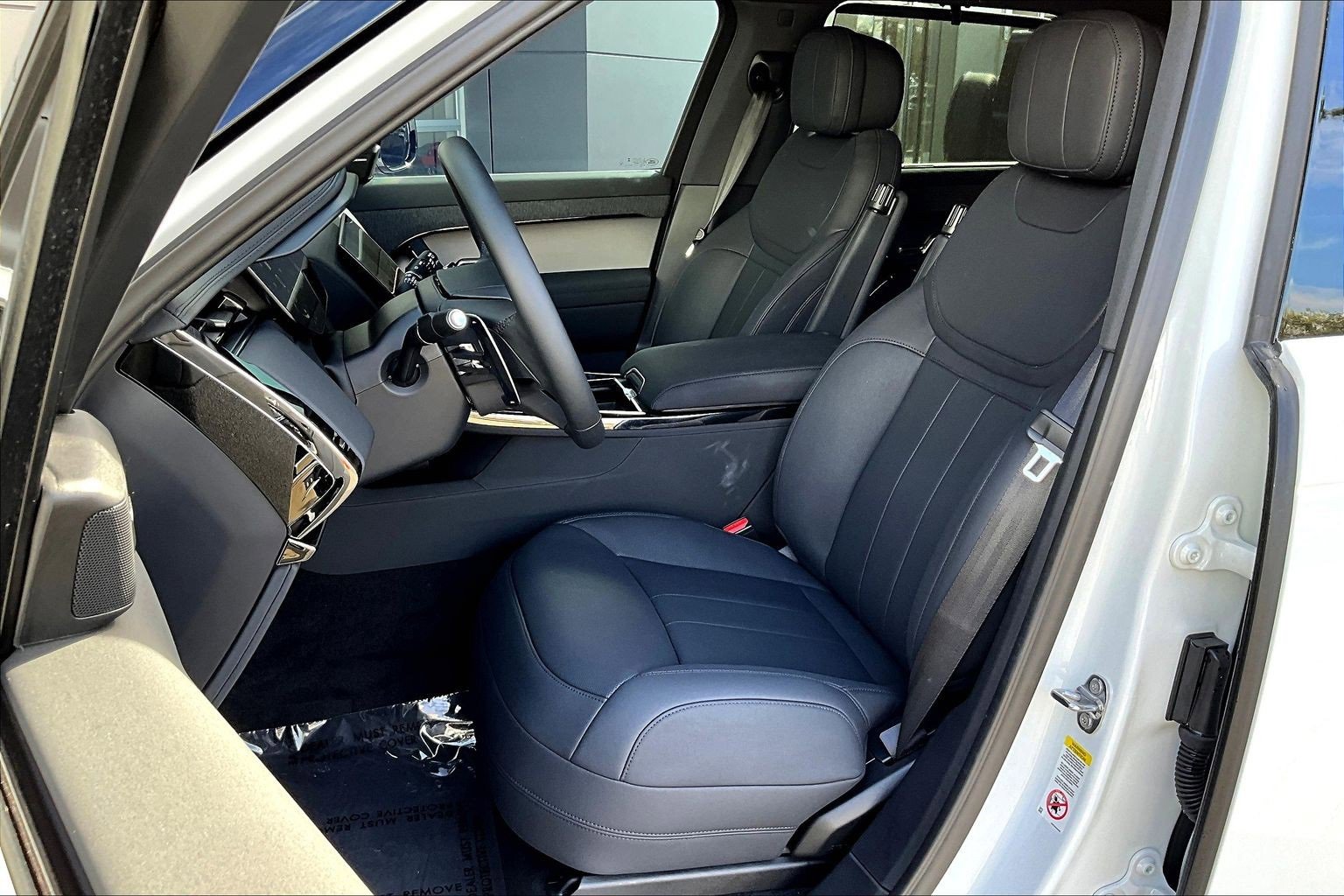 Used 2025 Land Rover Range Rover Sport SE image 25