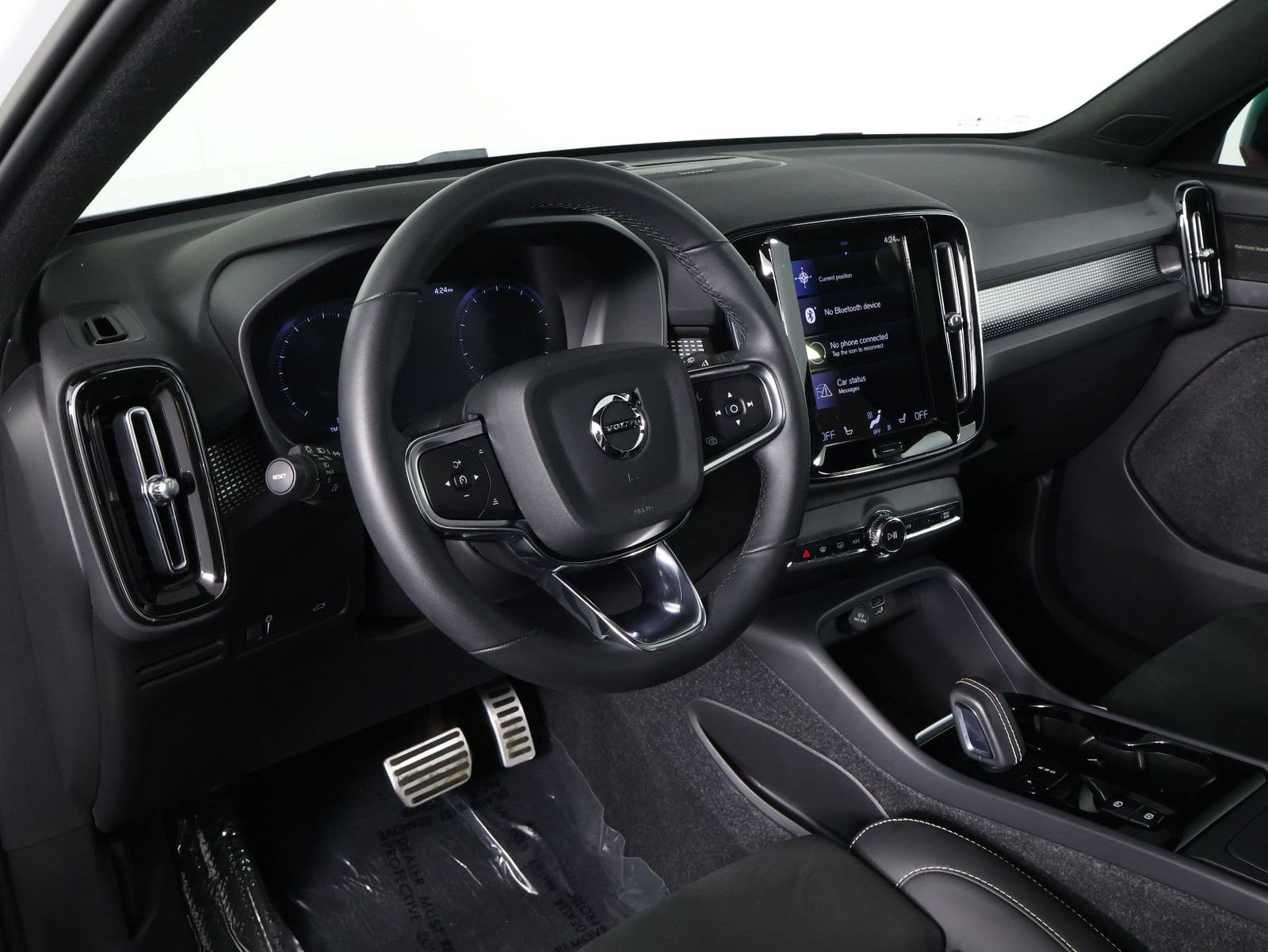 Certified 2022 Volvo XC40 T5 R-Design w/ Advanced Package AWD/4WD image 14