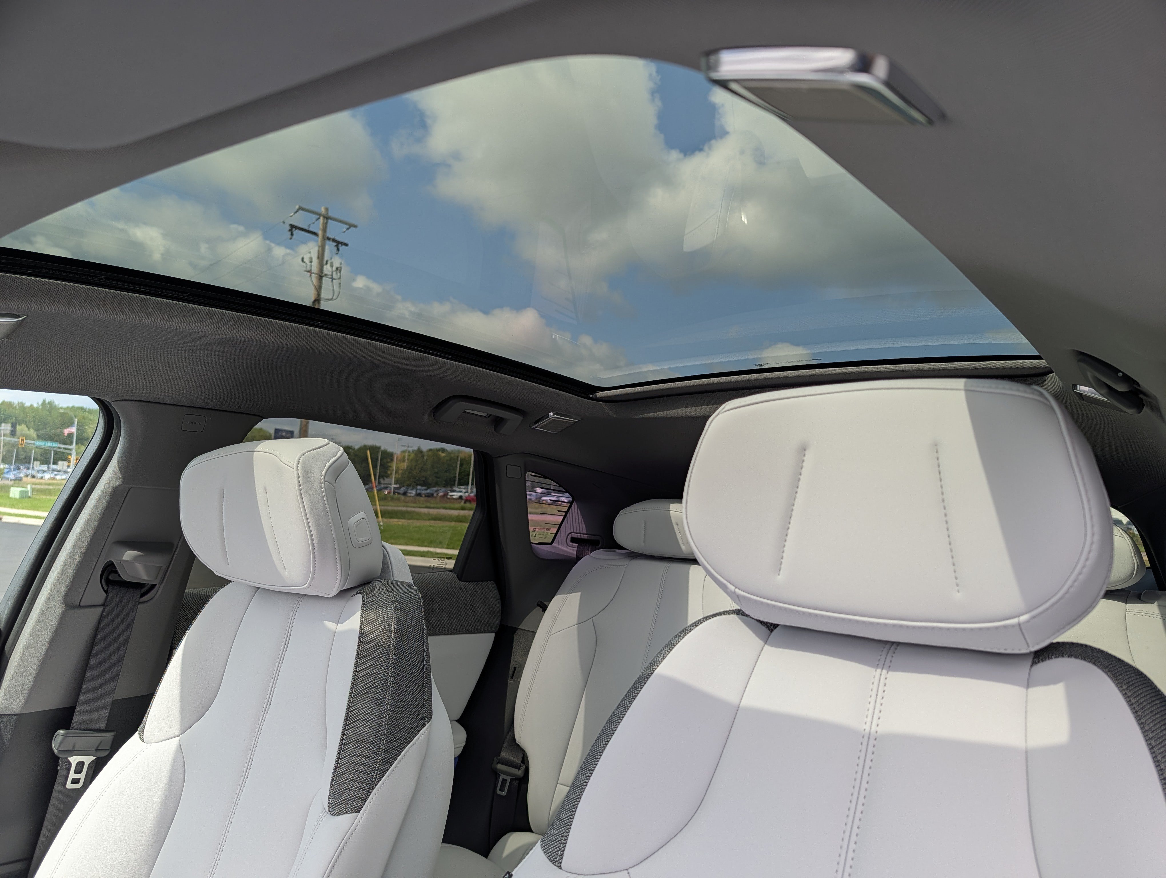 Used 2027 Cadillac Optiq Luxury w/ LPO, Floor Liner Package AWD/4WD image 17
