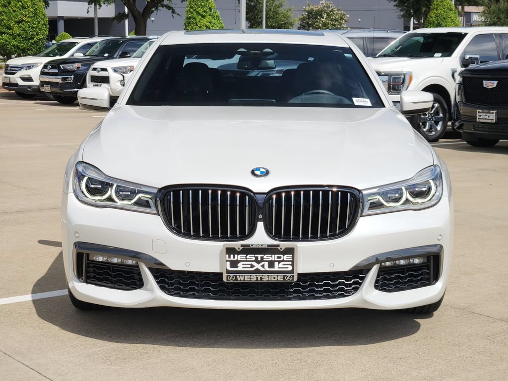 Used 2019 BMW 750i w/ M Sport Package RWD image 2
