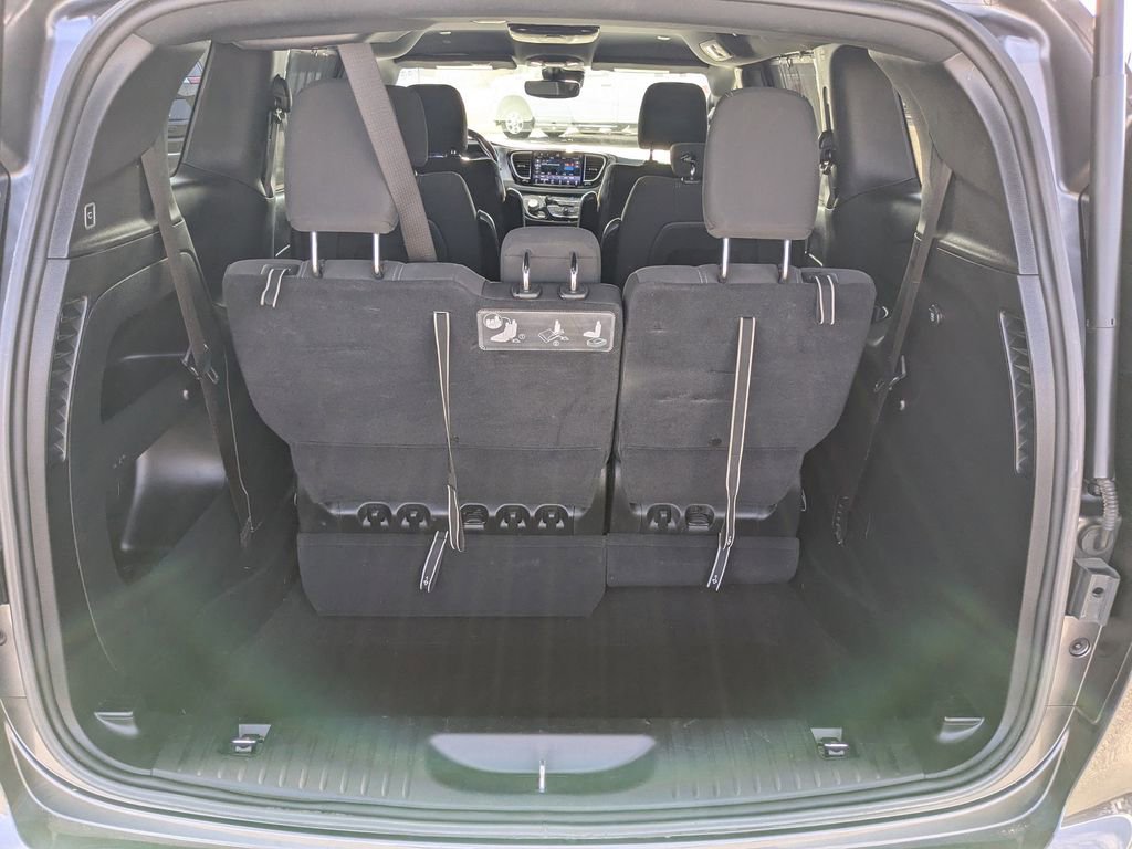Used 2021 Chrysler Pacifica Touring w/ S Appearance Package image 13