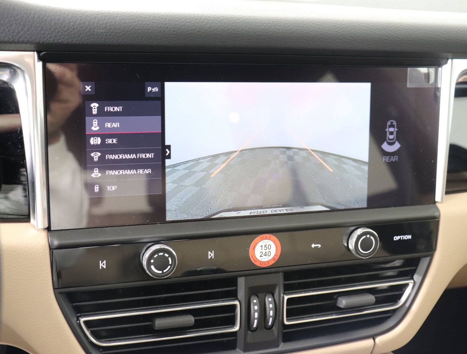 Used 2025 Porsche Macan image 30