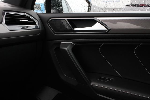 Certified 2023 Volkswagen Tiguan SE R-Line image 21